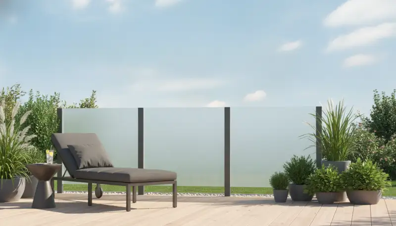 Sichtschutz Terrasse Glas: Eleganz trifft Funktion